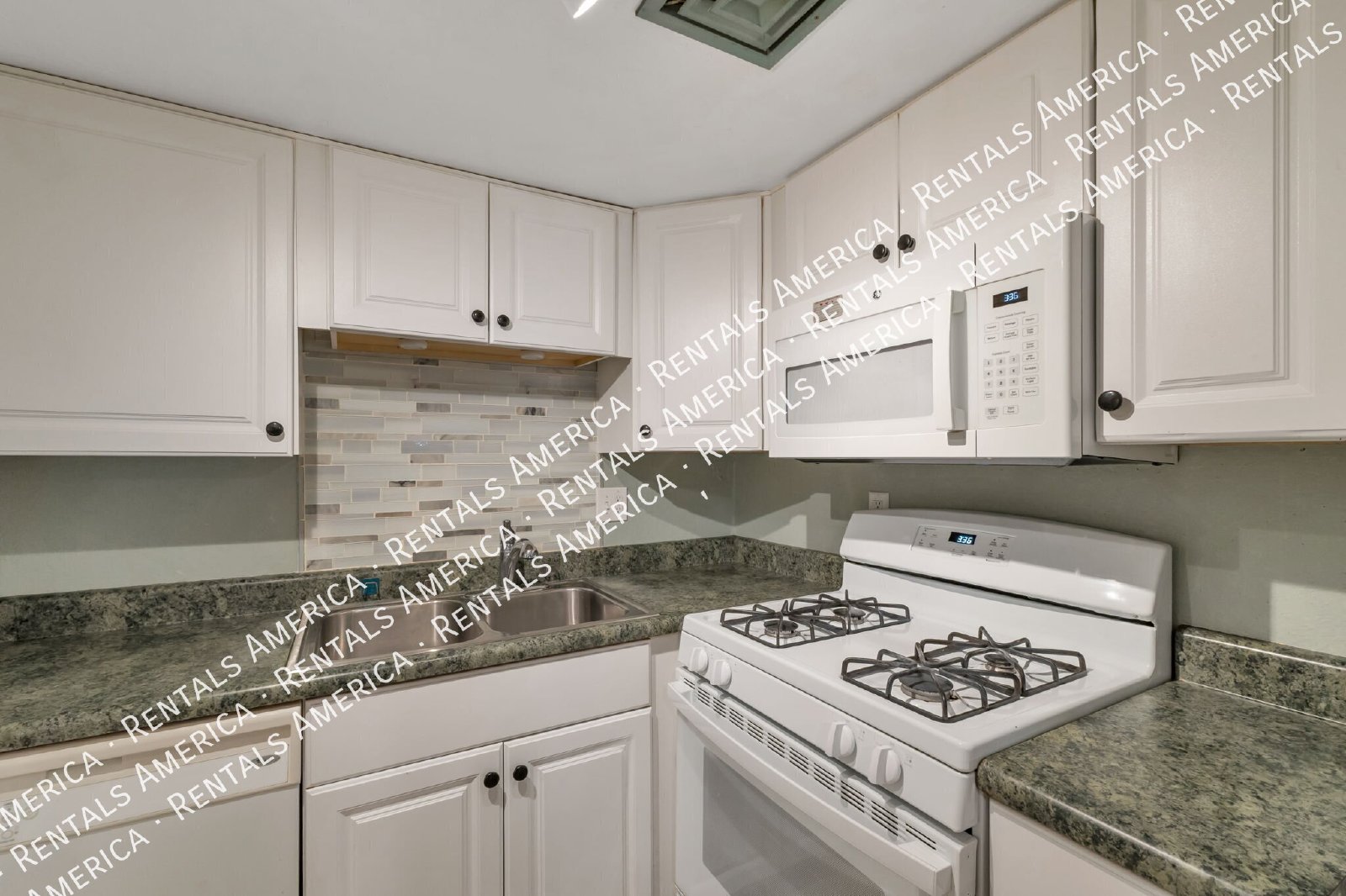 Stylish 2 Bedroom 2 Bathroom Townhome property image