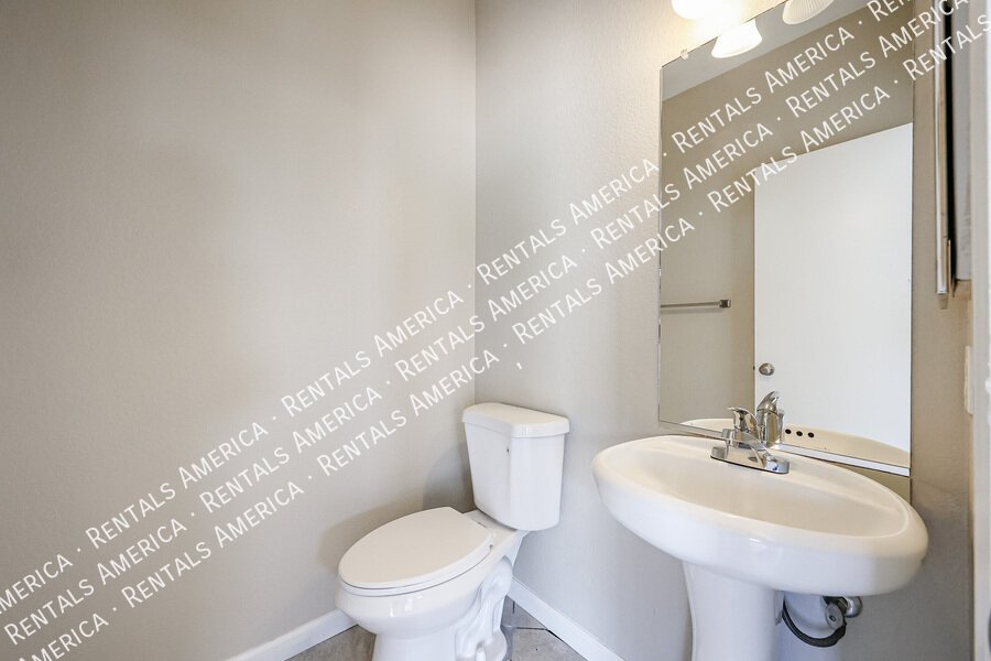 MOVE IN SPECIAL!!!!! TWO WEEKS FREE!!! property image