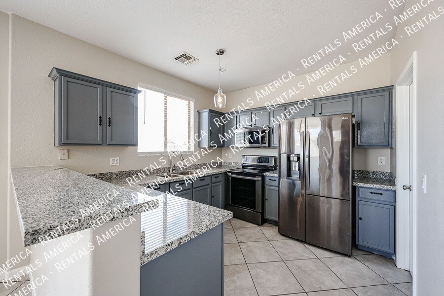 MOVE IN SPECIAL!!!!! TWO WEEKS FREE!!! property image
