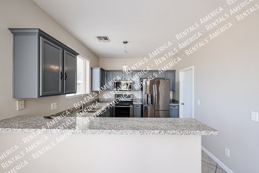 MOVE IN SPECIAL!!!!! TWO WEEKS FREE!!! property image