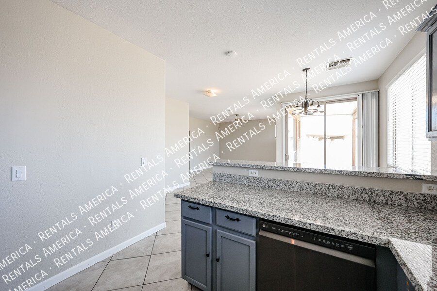 MOVE IN SPECIAL!!!!! TWO WEEKS FREE!!! property image