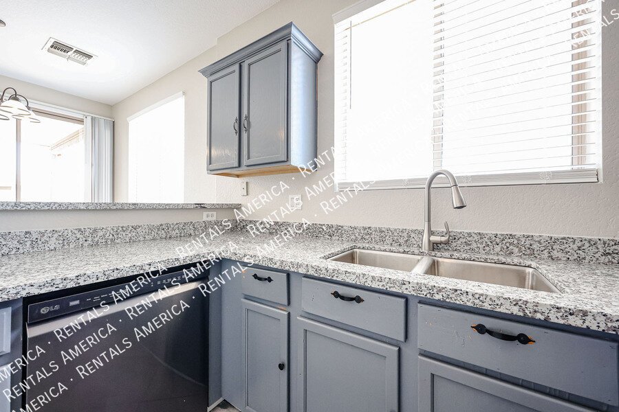 MOVE IN SPECIAL!!!!! TWO WEEKS FREE!!! property image