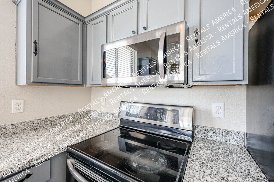 MOVE IN SPECIAL!!!!! TWO WEEKS FREE!!! property image