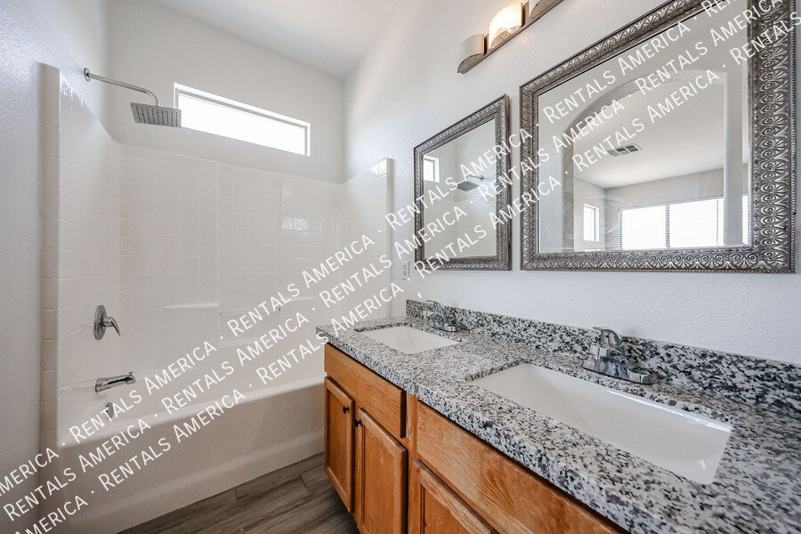 MOVE IN SPECIAL!!!!! TWO WEEKS FREE!!! property image