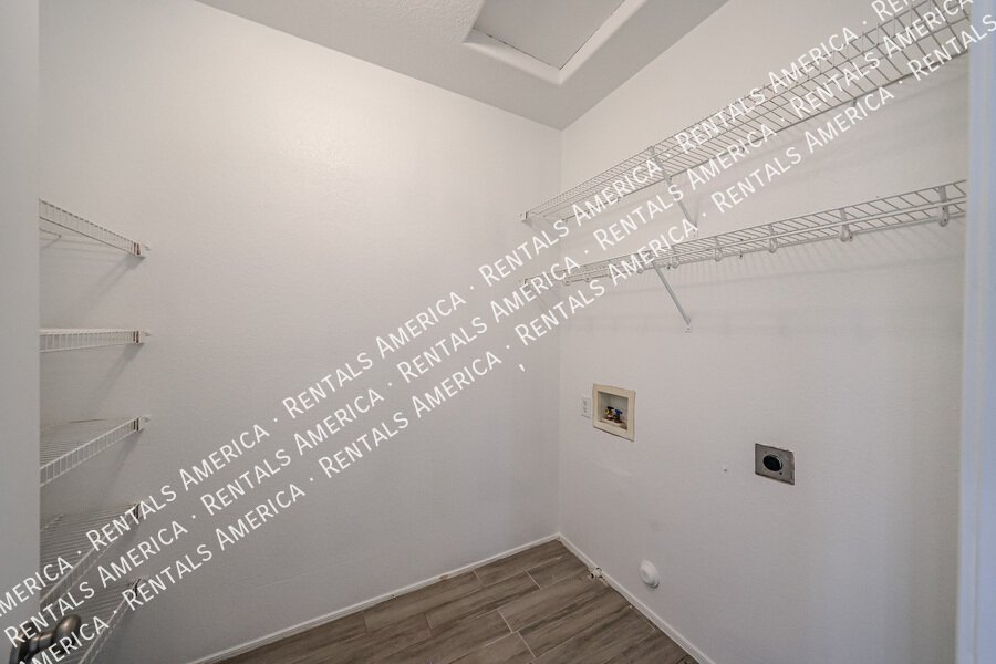 MOVE IN SPECIAL!!!!! TWO WEEKS FREE!!! property image