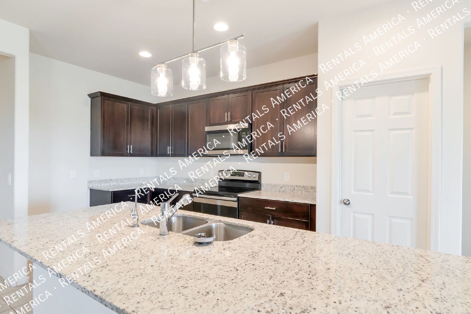 Beautiful 4 bedroom home in Gladden Farms! property image