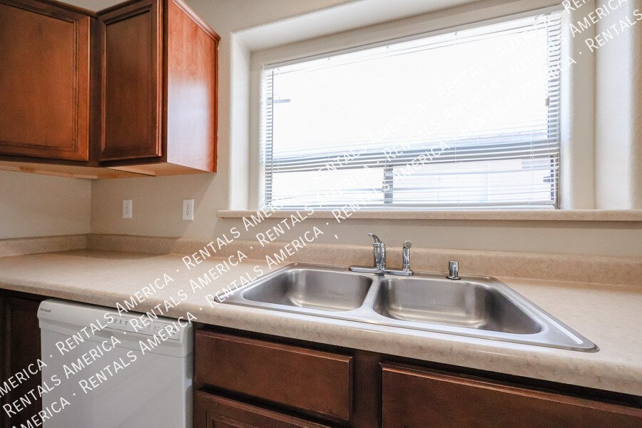 1 month free with a 15-month lease! property image