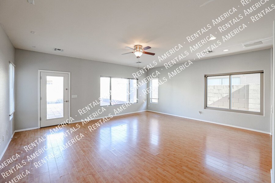 SPACIOUS 3 BEDROOM IN TOLLESON property image