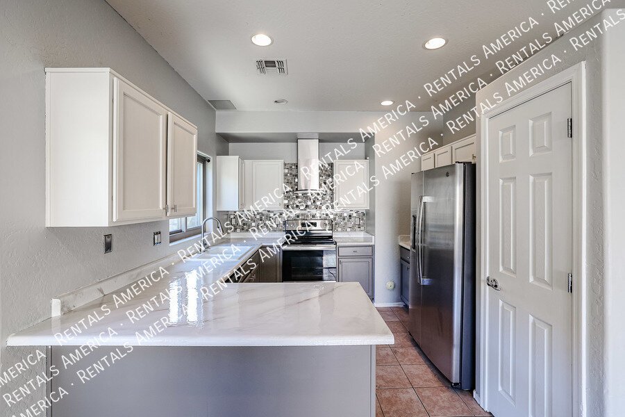 SPACIOUS 3 BEDROOM IN TOLLESON property image