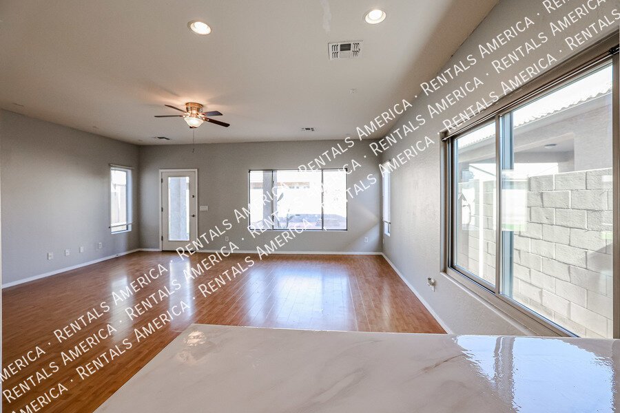 SPACIOUS 3 BEDROOM IN TOLLESON property image