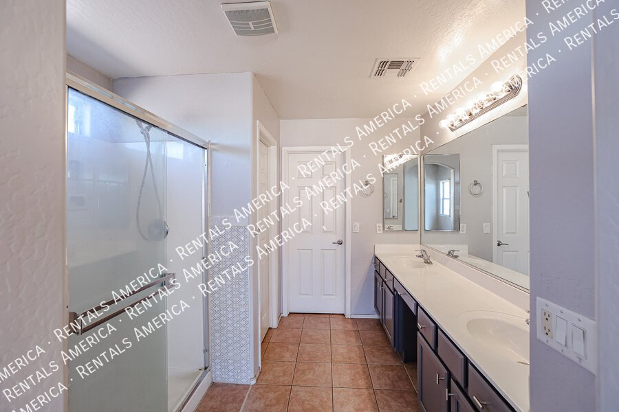 SPACIOUS 3 BEDROOM IN TOLLESON property image