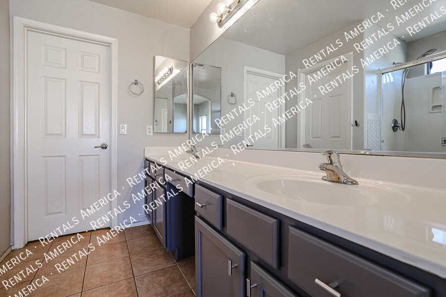 SPACIOUS 3 BEDROOM IN TOLLESON property image