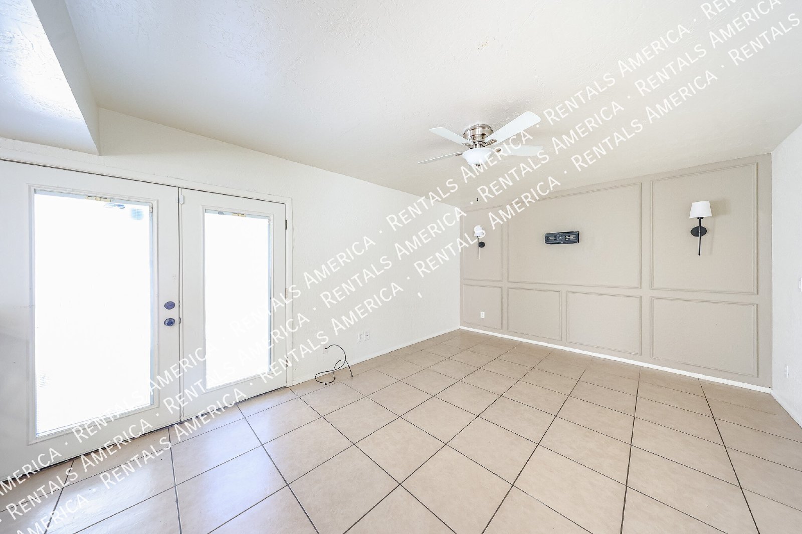 Spacious 4-Bedroom Townhome 2-Car Garage, Solar system, & Community Am property image