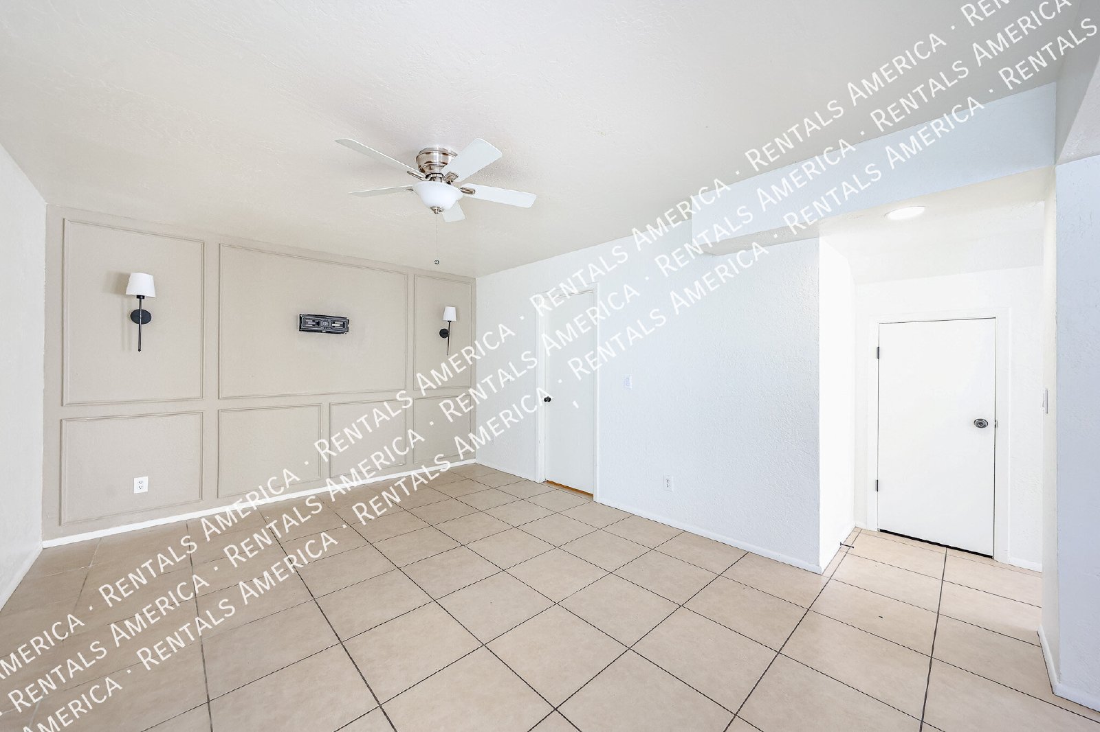 Spacious 4-Bedroom Townhome 2-Car Garage, Solar system, & Community Am property image