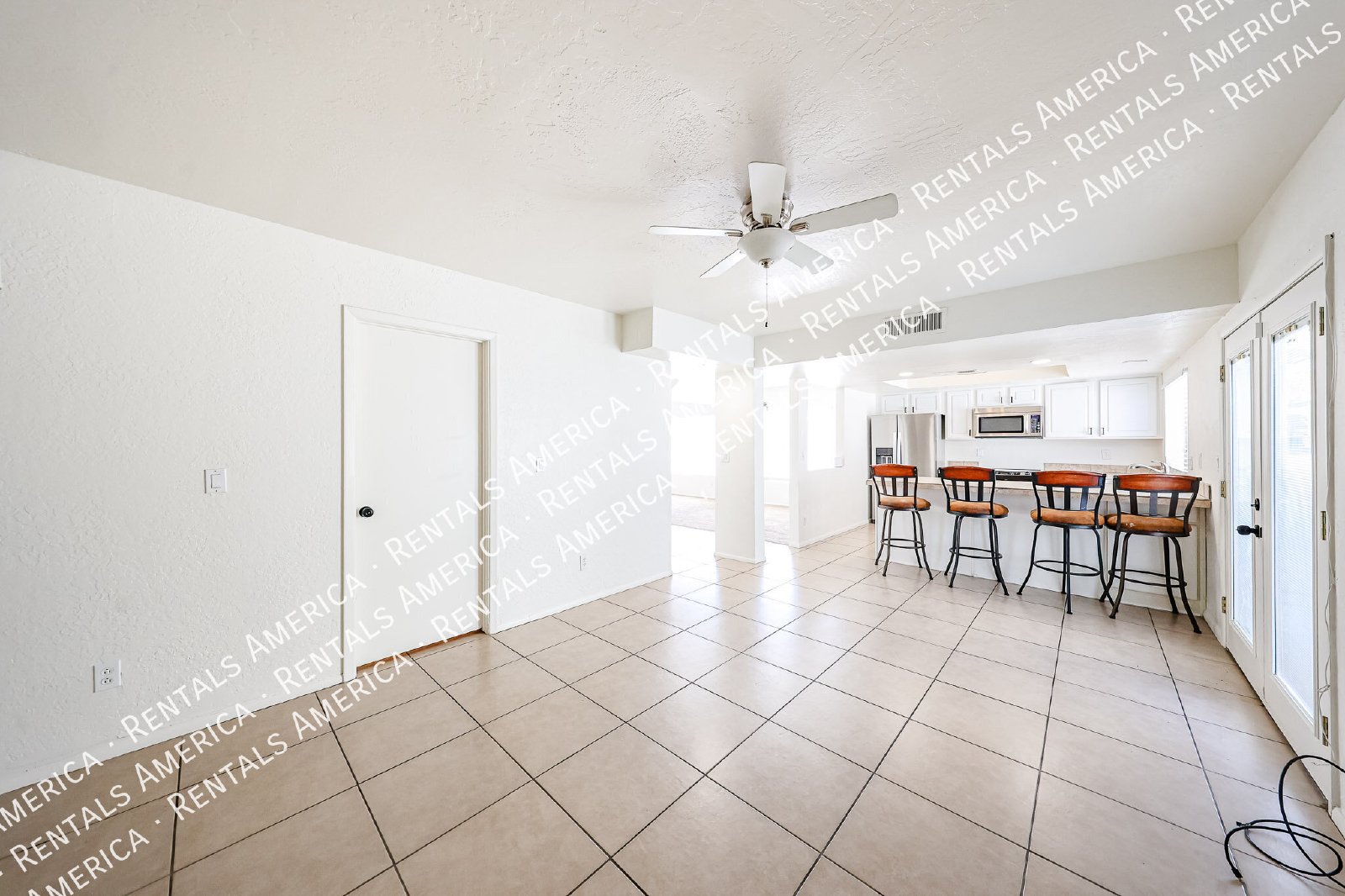 Spacious 4-Bedroom Townhome 2-Car Garage, Solar system, & Community Am property image