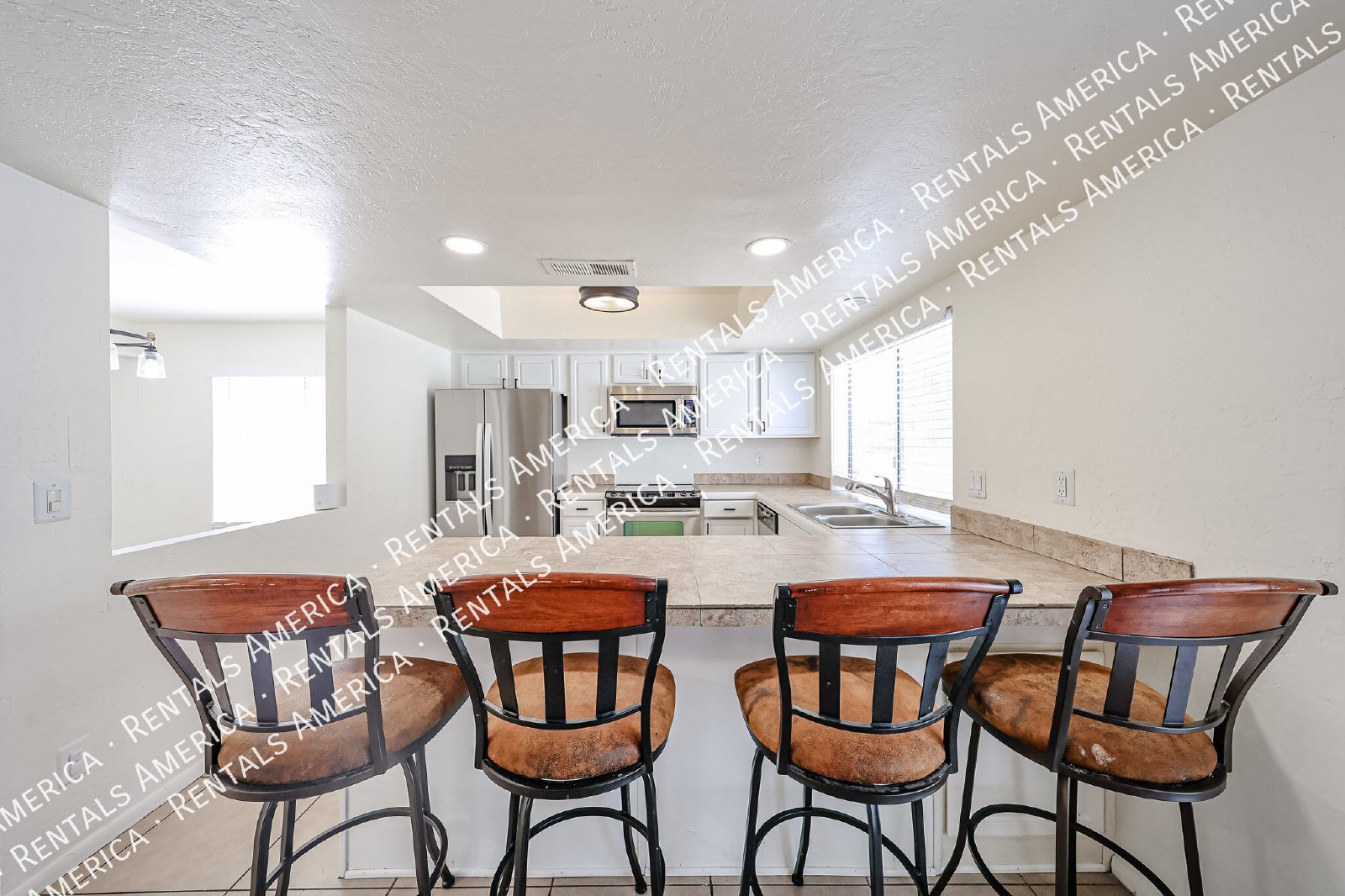Spacious 4-Bedroom Townhome 2-Car Garage, Solar system, & Community Am property image