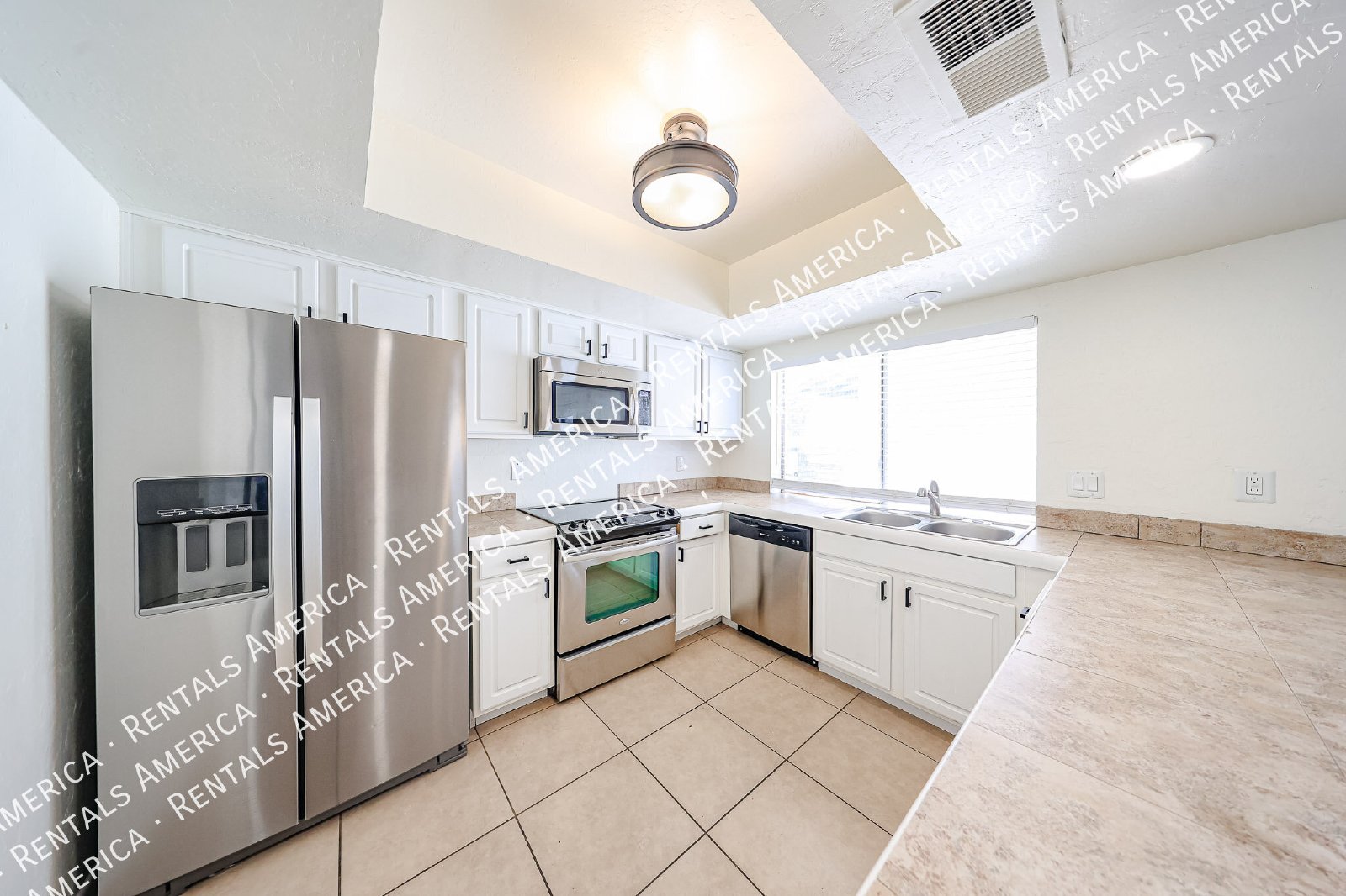 Spacious 4-Bedroom Townhome 2-Car Garage, Solar system, & Community Am property image