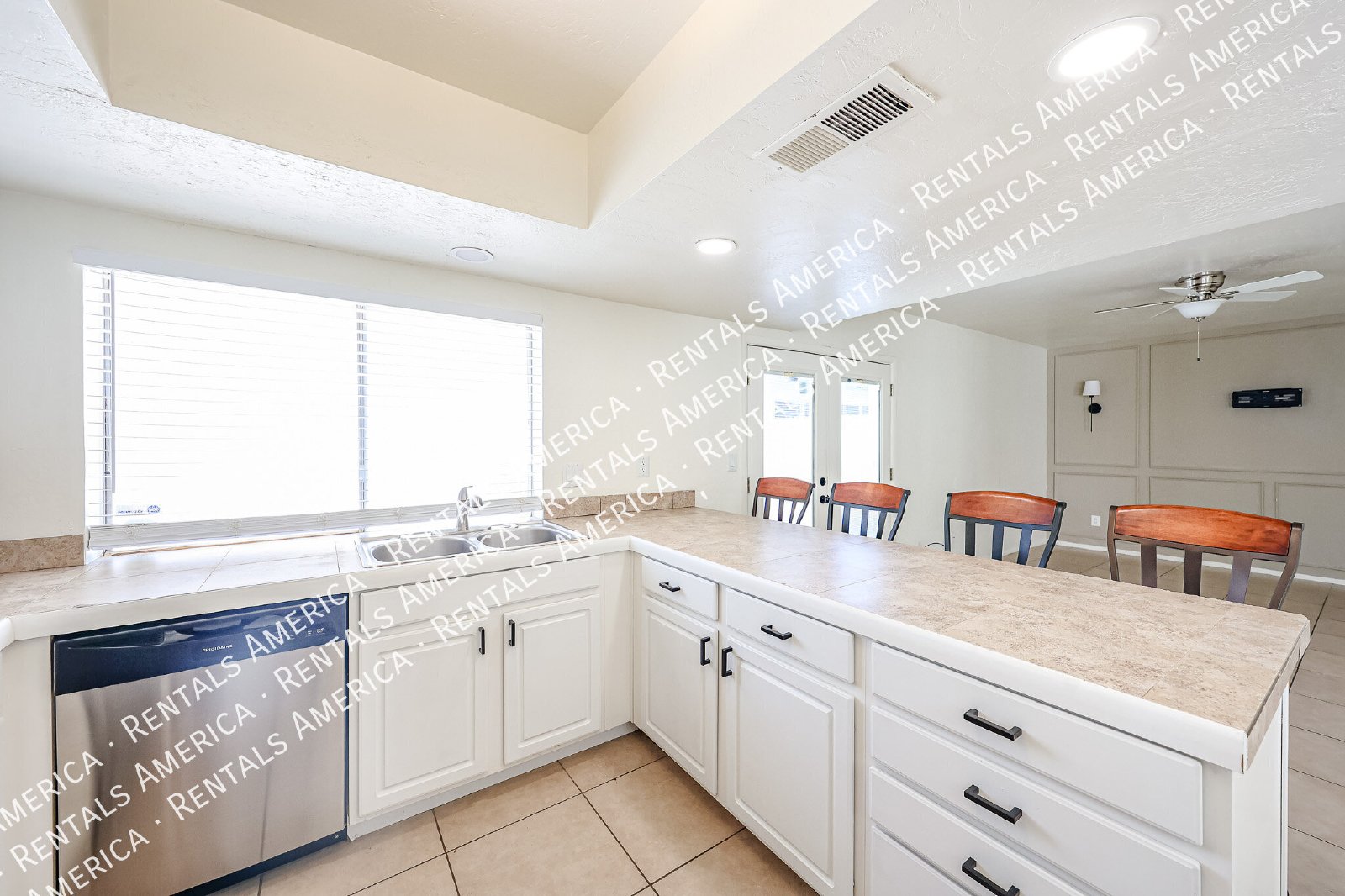 Spacious 4-Bedroom Townhome 2-Car Garage, Solar system, & Community Am property image