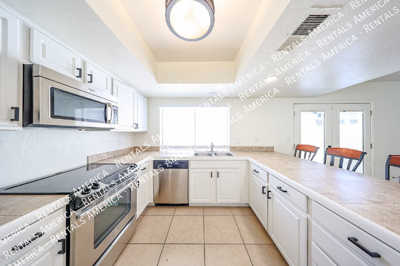 Spacious 4-Bedroom Townhome 2-Car Garage, Solar system, & Community Am property image