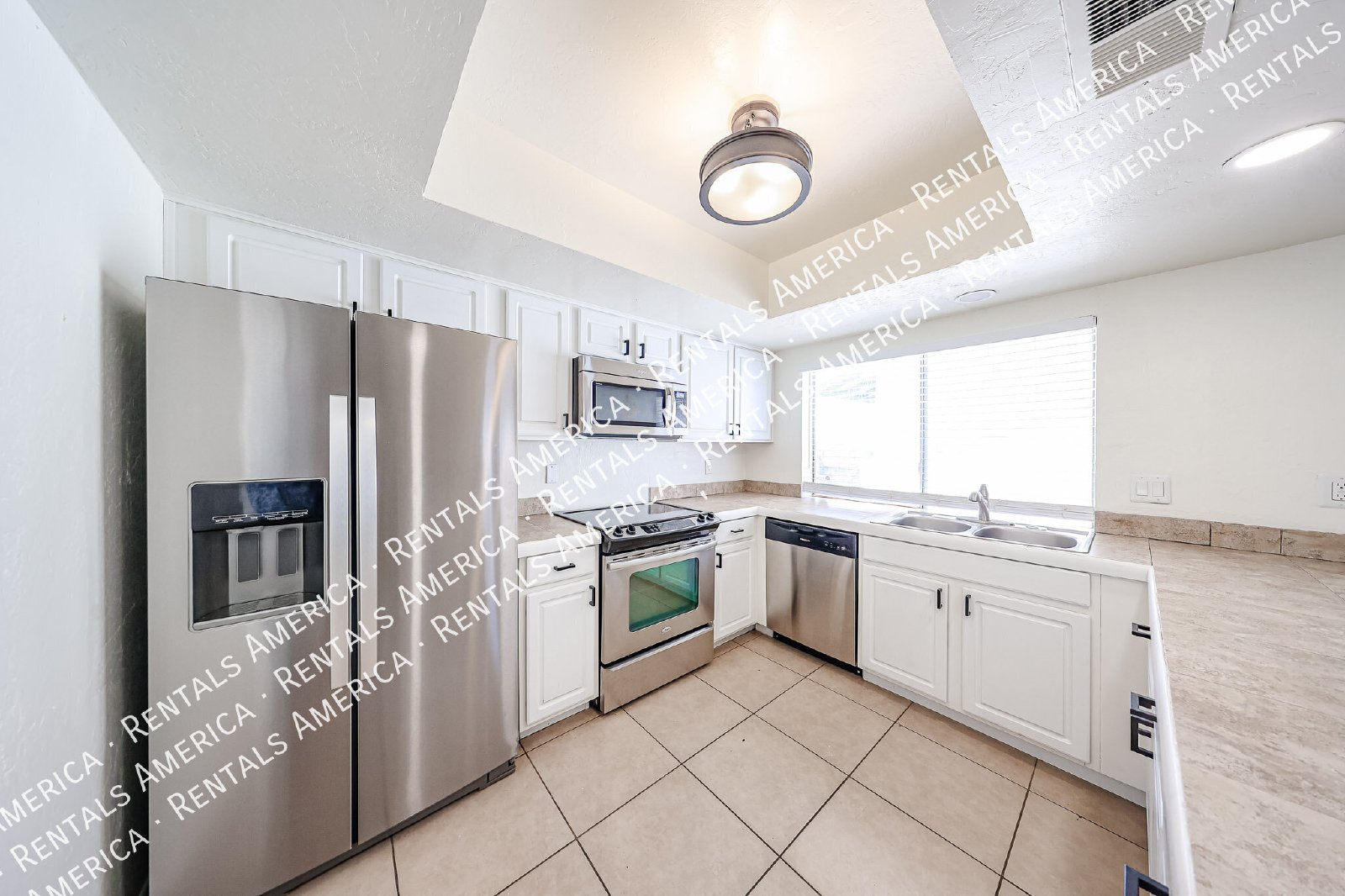 Spacious 4-Bedroom Townhome 2-Car Garage, Solar system, & Community Am property image