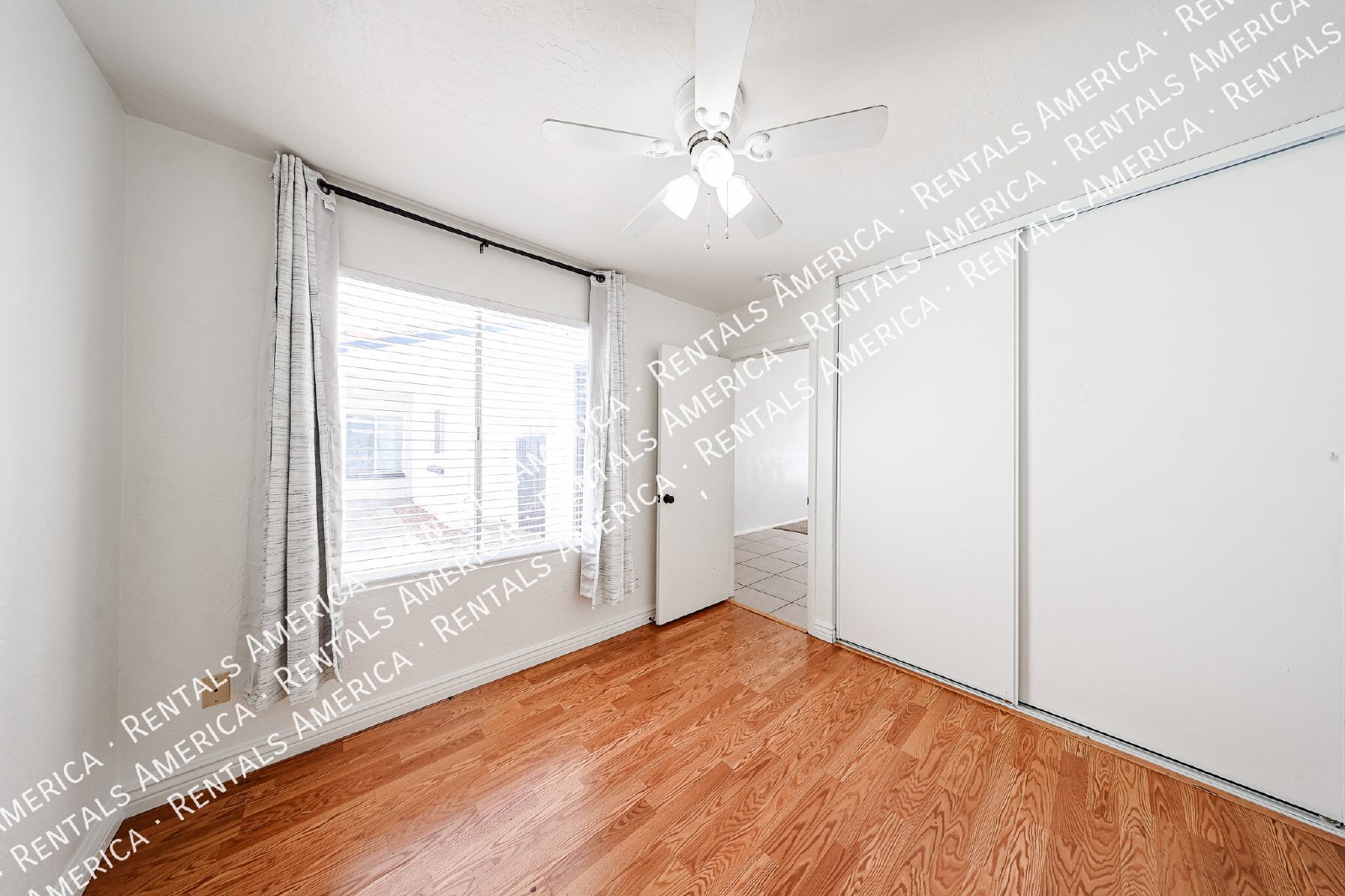 Spacious 4-Bedroom Townhome 2-Car Garage, Solar system, & Community Am property image