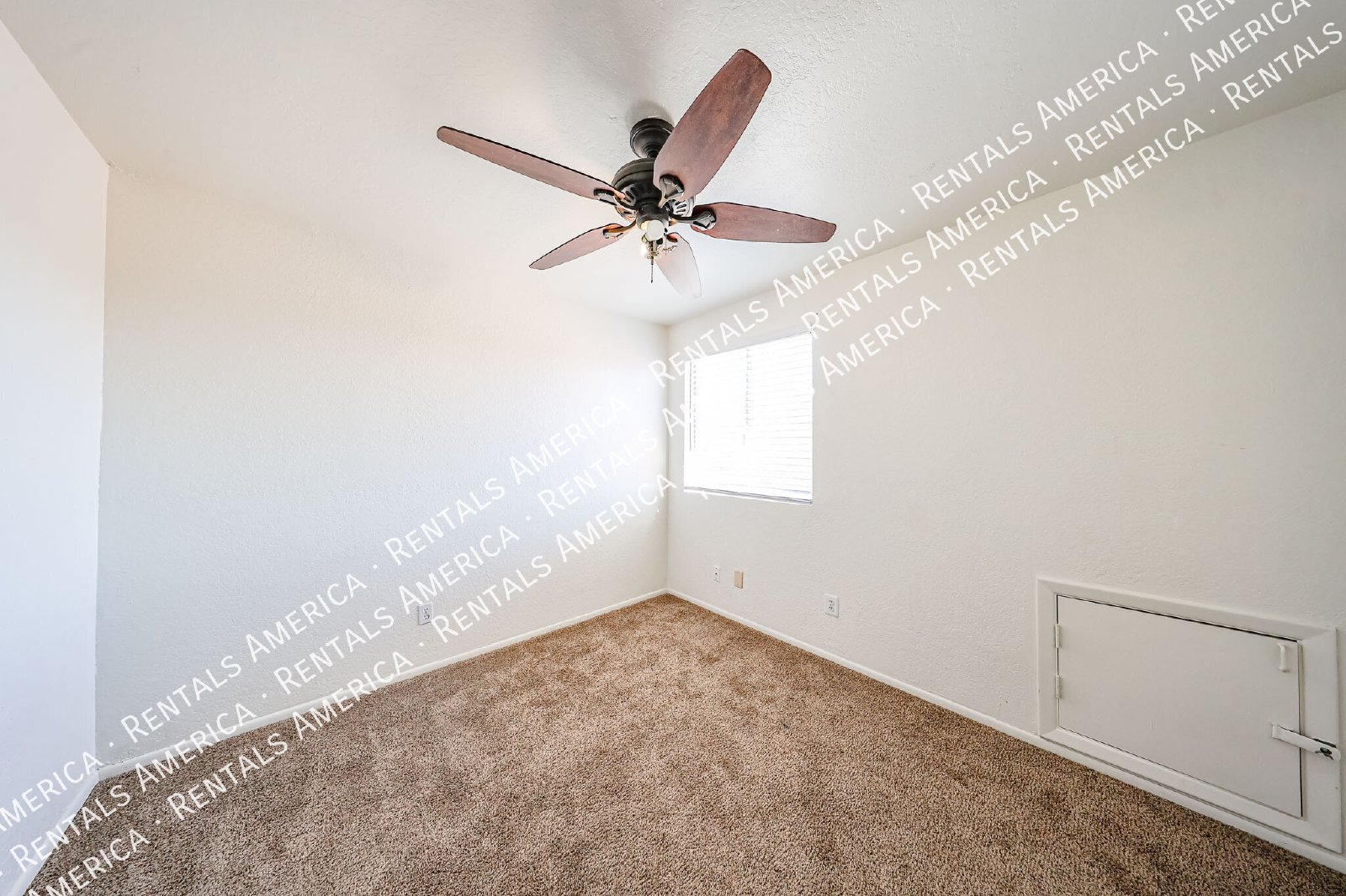 Spacious 4-Bedroom Townhome 2-Car Garage, Solar system, & Community Am property image