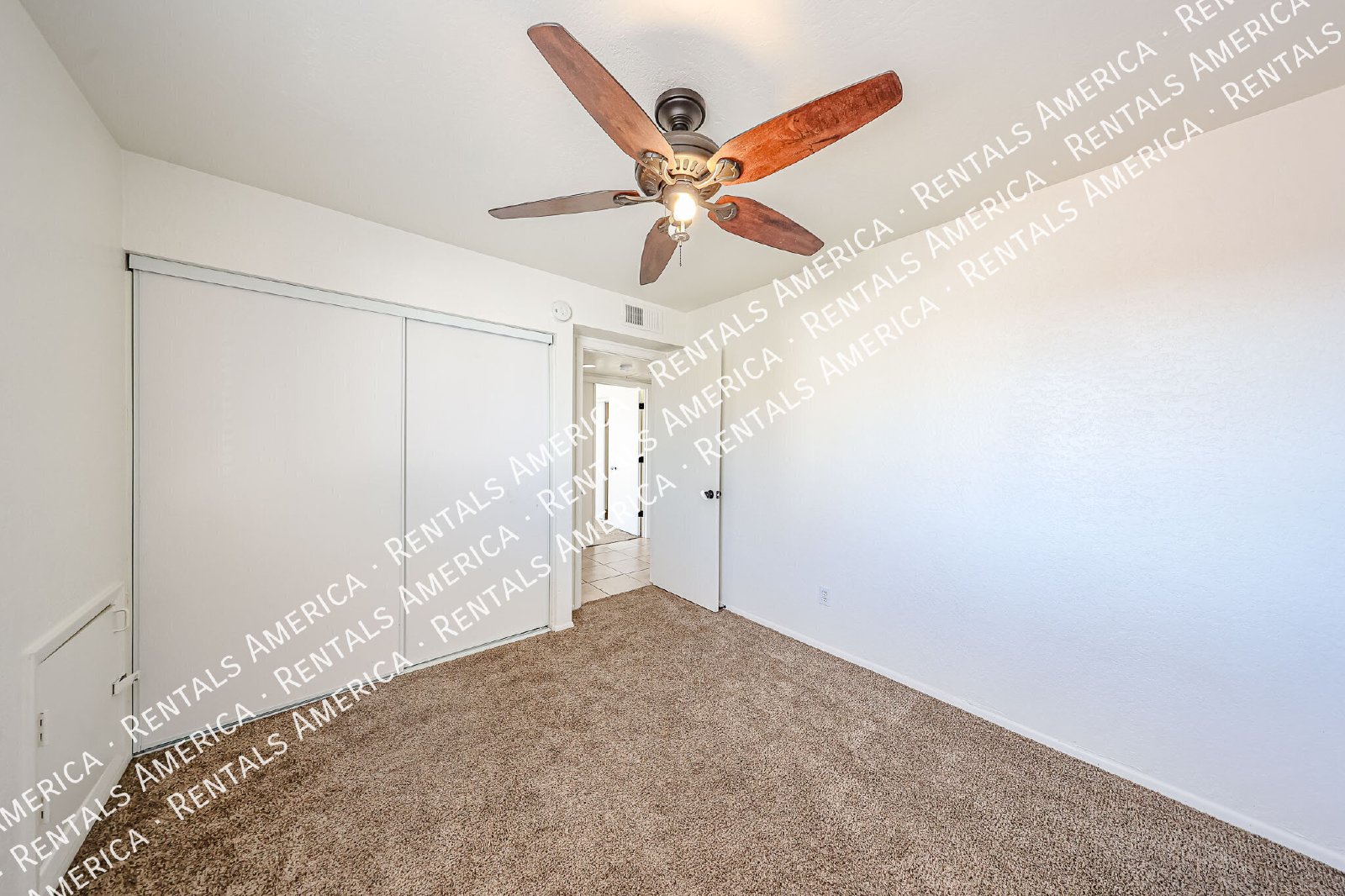 Spacious 4-Bedroom Townhome 2-Car Garage, Solar system, & Community Am property image