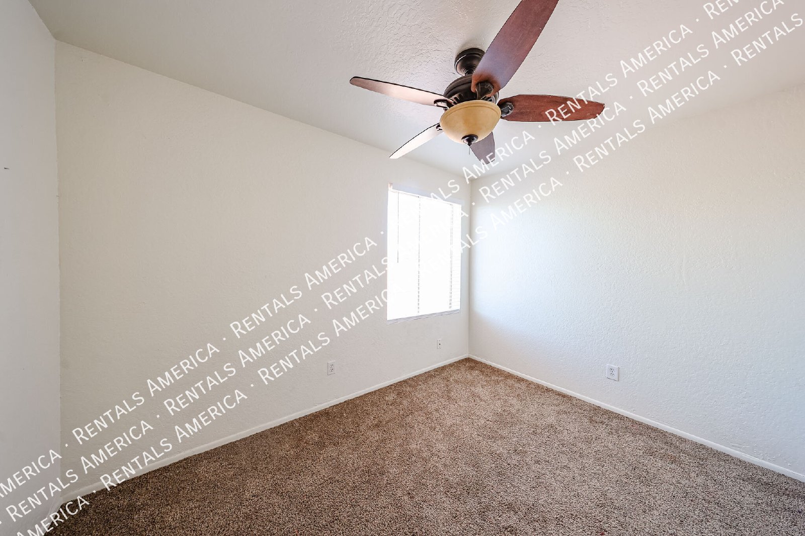 Spacious 4-Bedroom Townhome 2-Car Garage, Solar system, & Community Am property image
