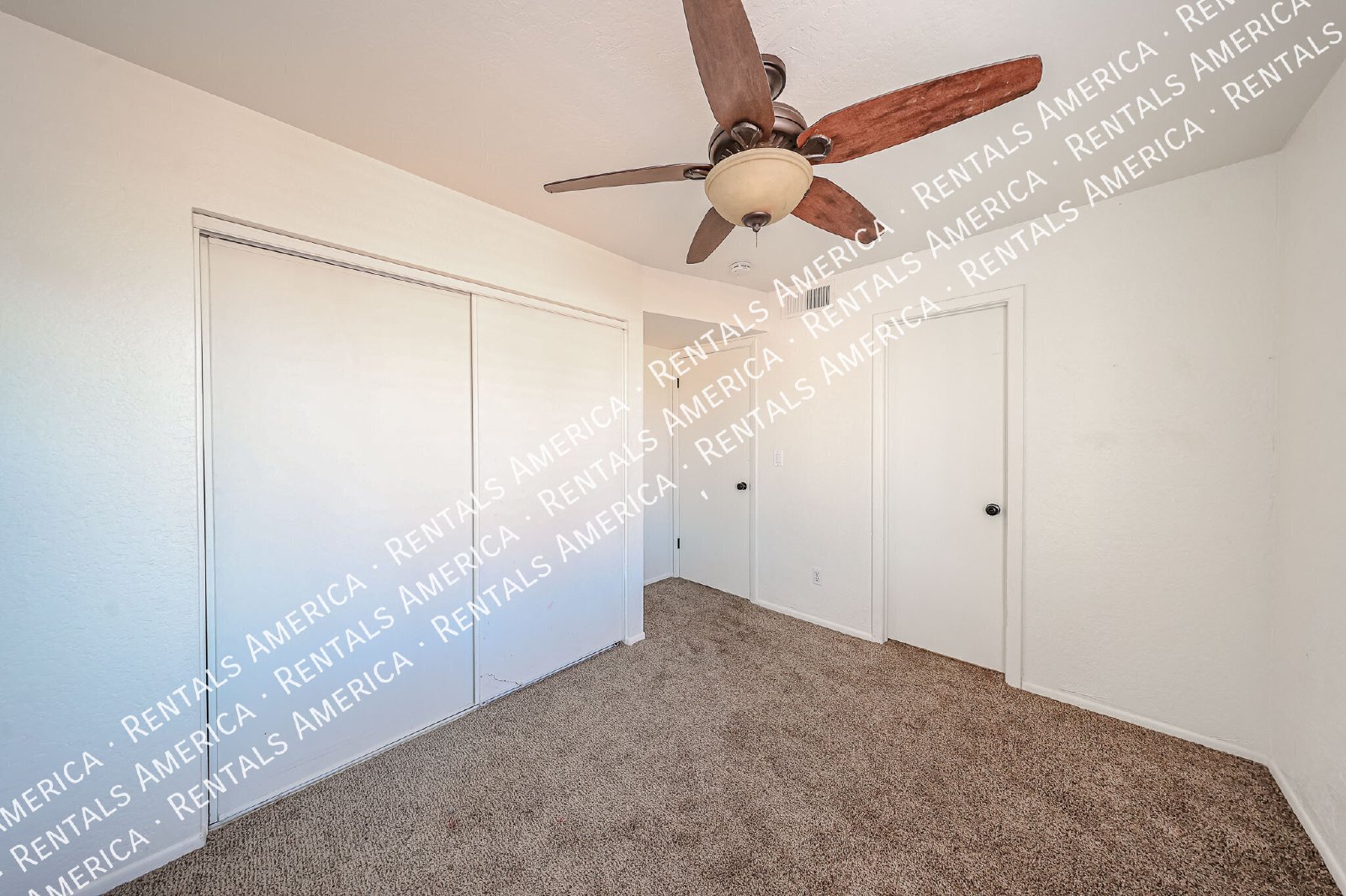 Spacious 4-Bedroom Townhome 2-Car Garage, Solar system, & Community Am property image