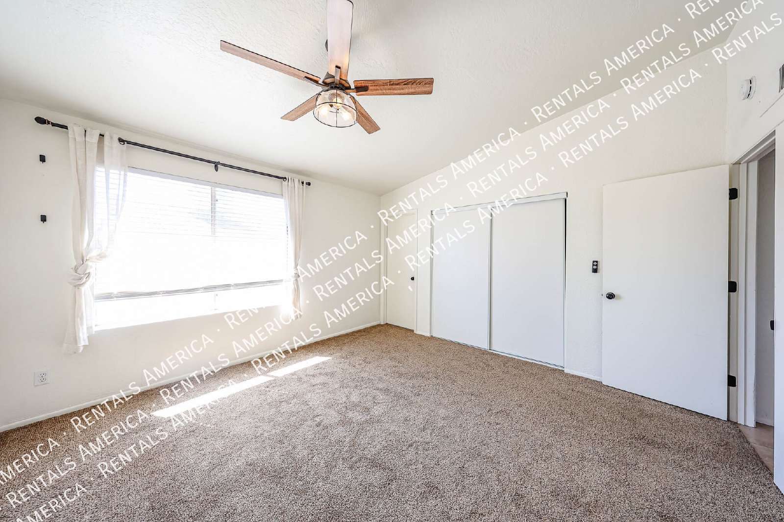 Spacious 4-Bedroom Townhome 2-Car Garage, Solar system, & Community Am property image