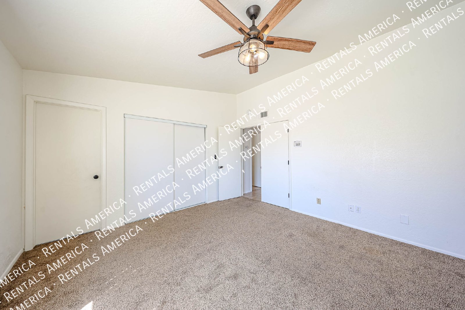 Spacious 4-Bedroom Townhome 2-Car Garage, Solar system, & Community Am property image