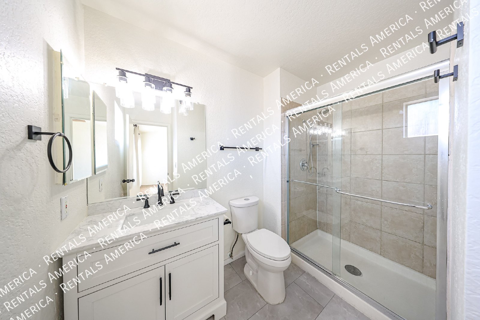 Spacious 4-Bedroom Townhome 2-Car Garage, Solar system, & Community Am property image