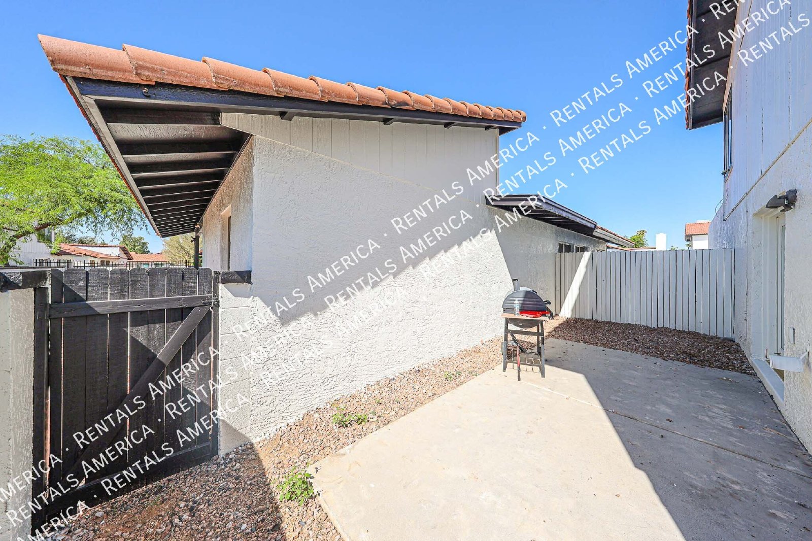 Spacious 4-Bedroom Townhome 2-Car Garage, Solar system, & Community Am property image