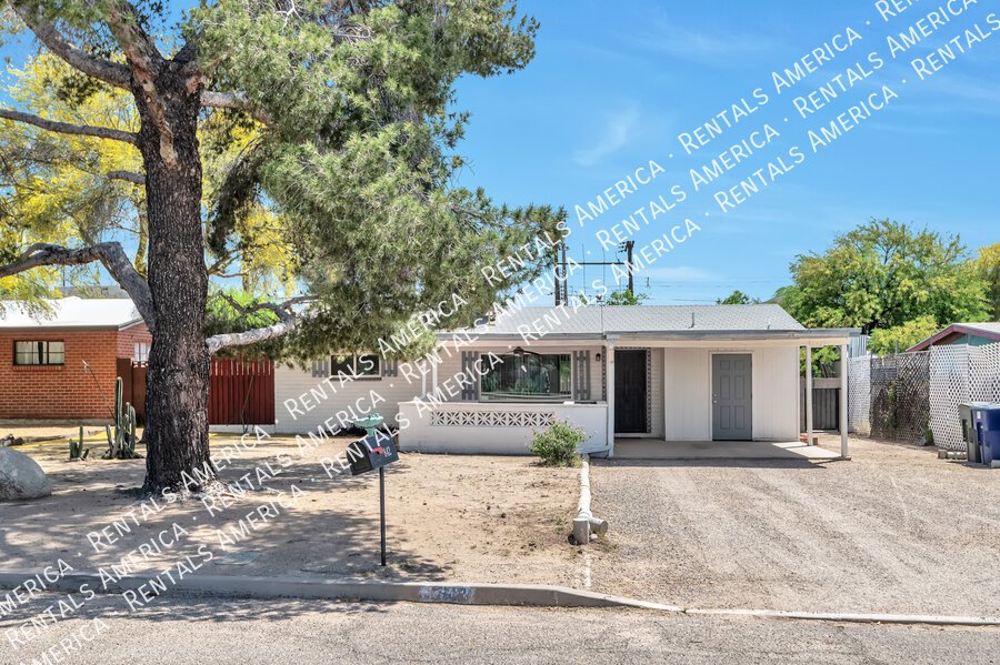 MOVE IN SPECIAL!! Close to U of A, shopping, dining! property image