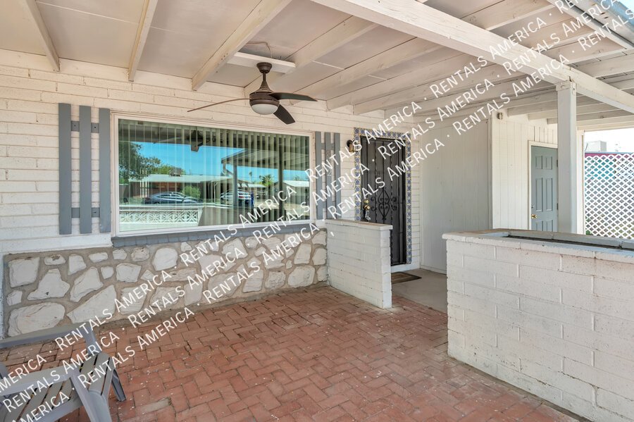 MOVE IN SPECIAL!! Close to U of A, shopping, dining! property image