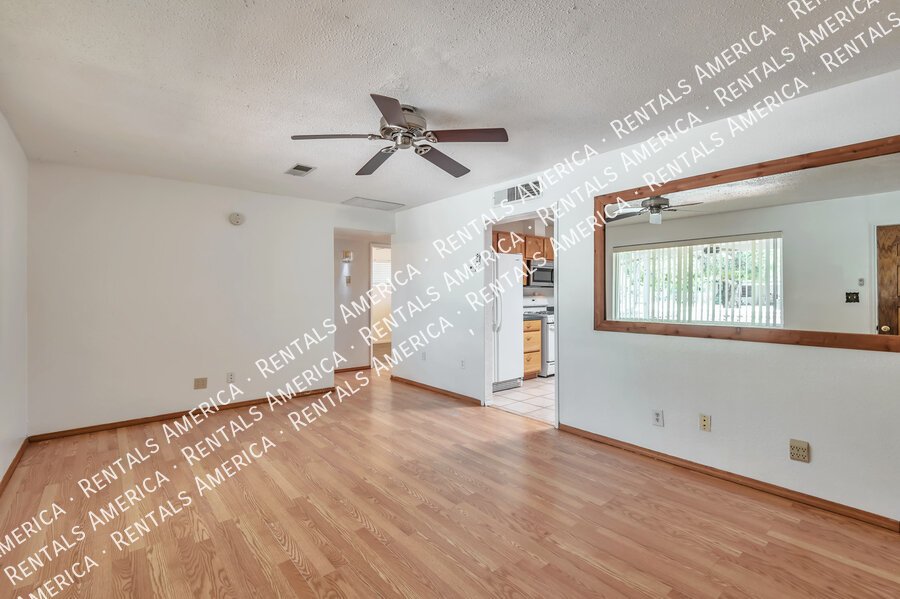 MOVE IN SPECIAL!! Close to U of A, shopping, dining! property image