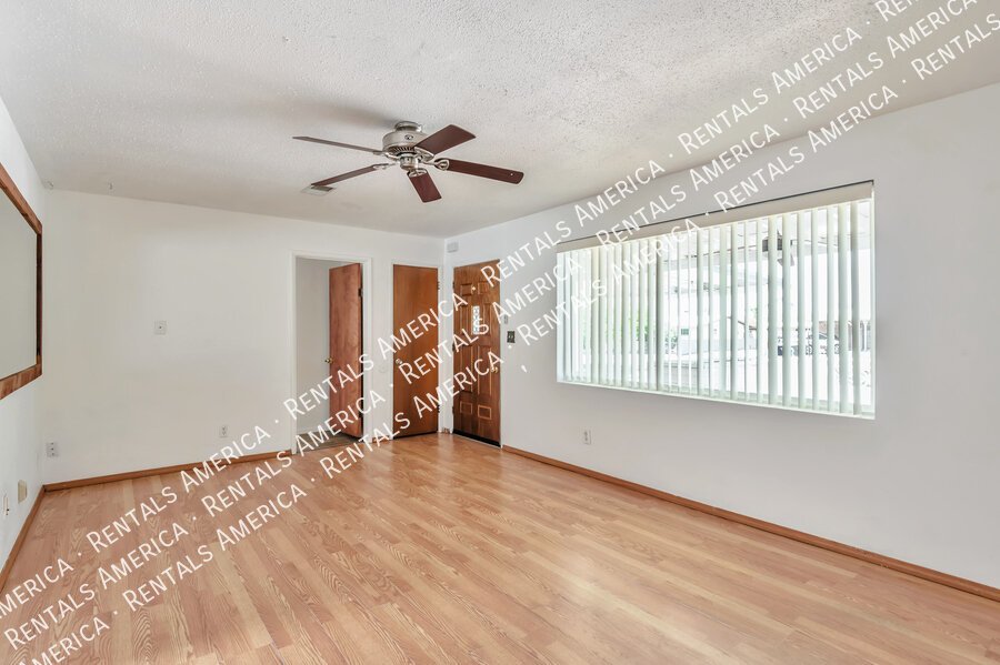 MOVE IN SPECIAL!! Close to U of A, shopping, dining! property image