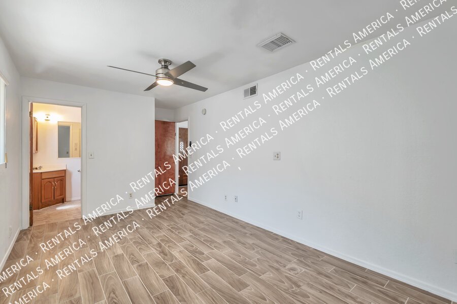 MOVE IN SPECIAL!! Close to U of A, shopping, dining! property image