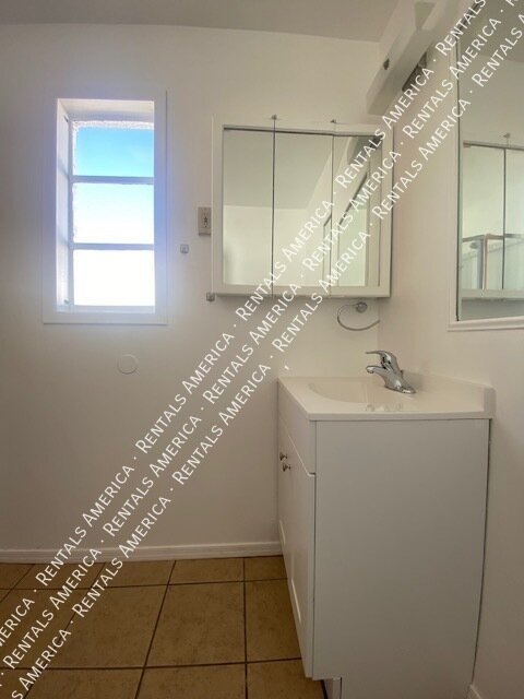 MOVE IN SPECIAL!! Close to U of A, shopping, dining! property image