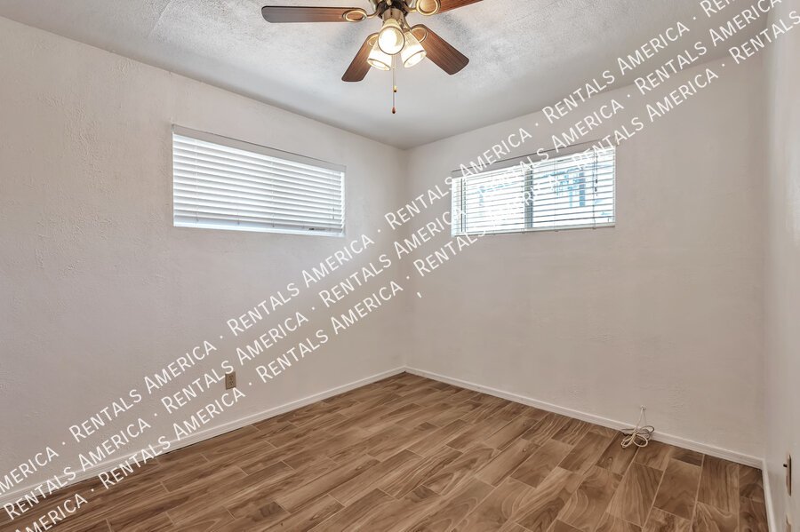 MOVE IN SPECIAL!! Close to U of A, shopping, dining! property image