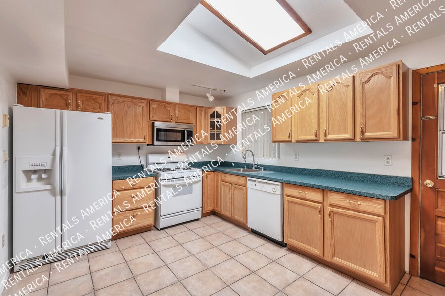 MOVE IN SPECIAL!! Close to U of A, shopping, dining! property image