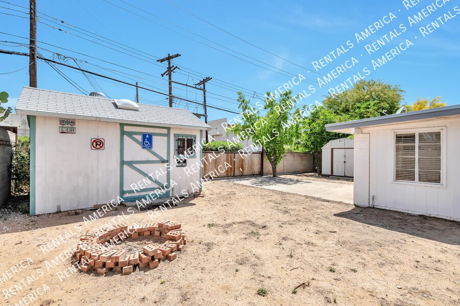 MOVE IN SPECIAL!! Close to U of A, shopping, dining! property image