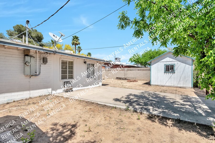 MOVE IN SPECIAL!! Close to U of A, shopping, dining! property image
