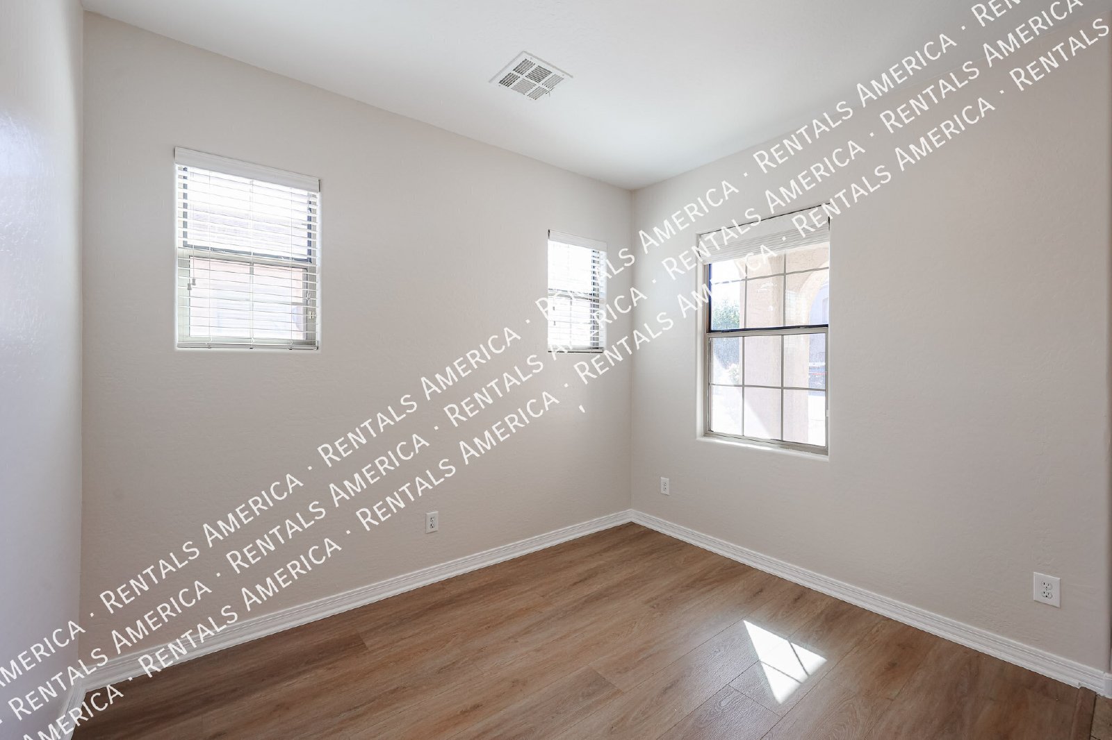 Beautifully Updated Chandler Home in Gated Nicholas Point Community property image