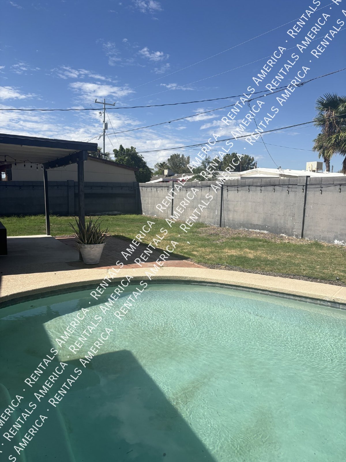 MOVE IN SPECIA! $2500 for monthly rentSOLAR, POOL, 2000 SQ Ft, SPECIAL property image