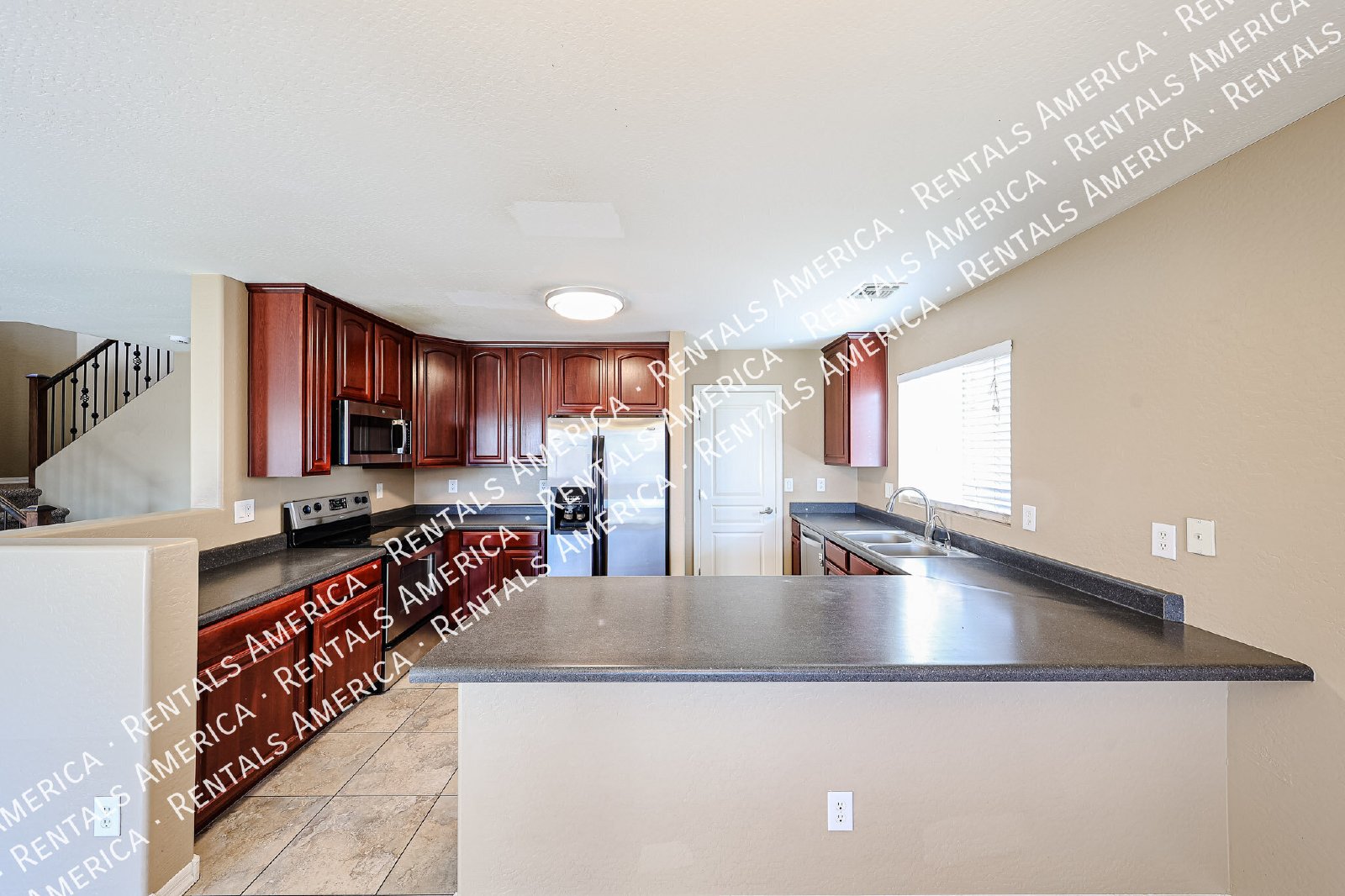 Spacious 4 Bd / 2.5 Ba home with large loft and a den!!! property image