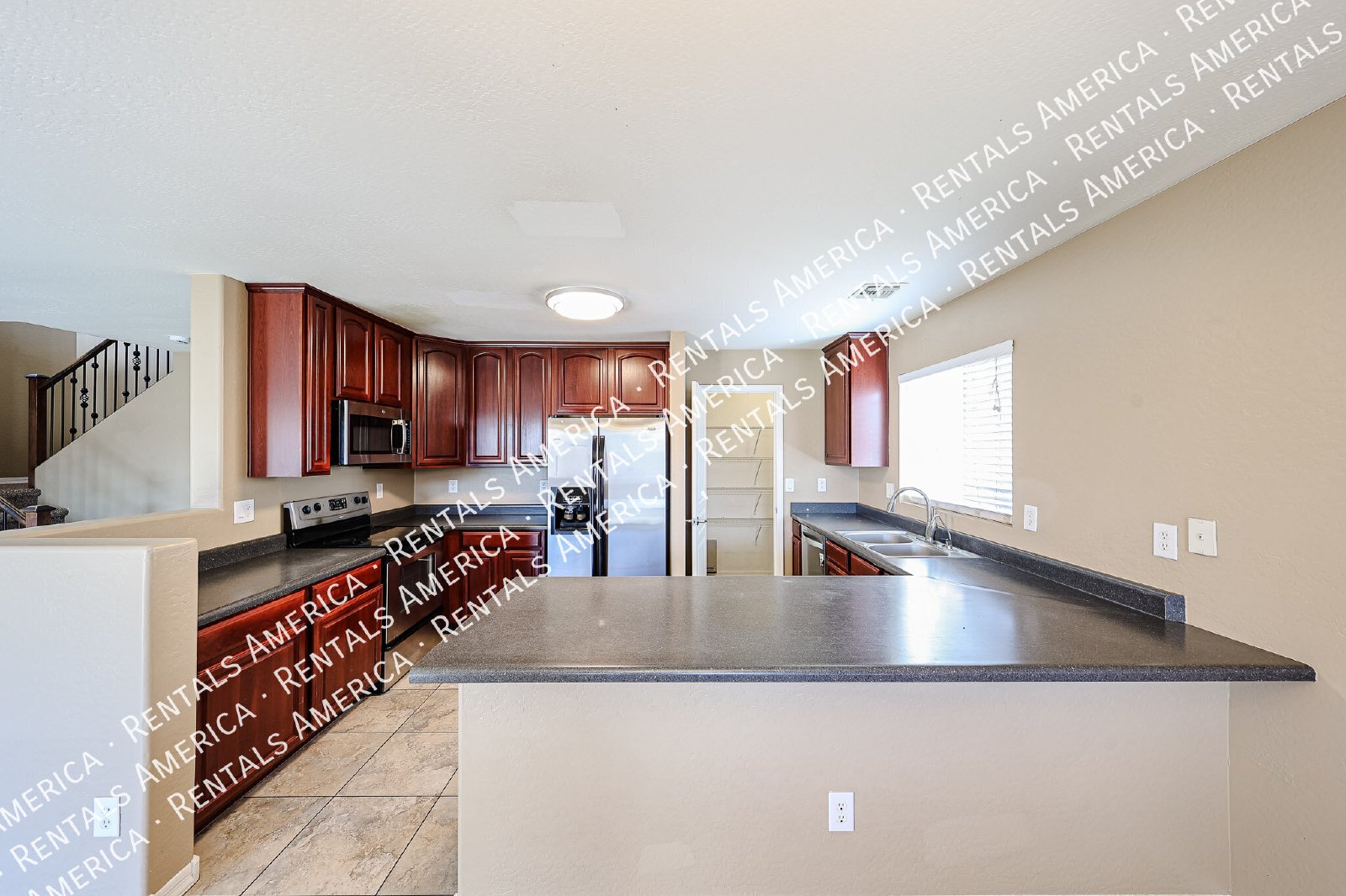 Spacious 4 Bd / 2.5 Ba home with large loft and a den!!! property image