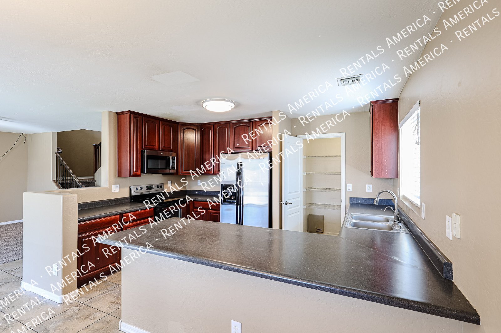 Spacious 4 Bd / 2.5 Ba home with large loft and a den!!! property image