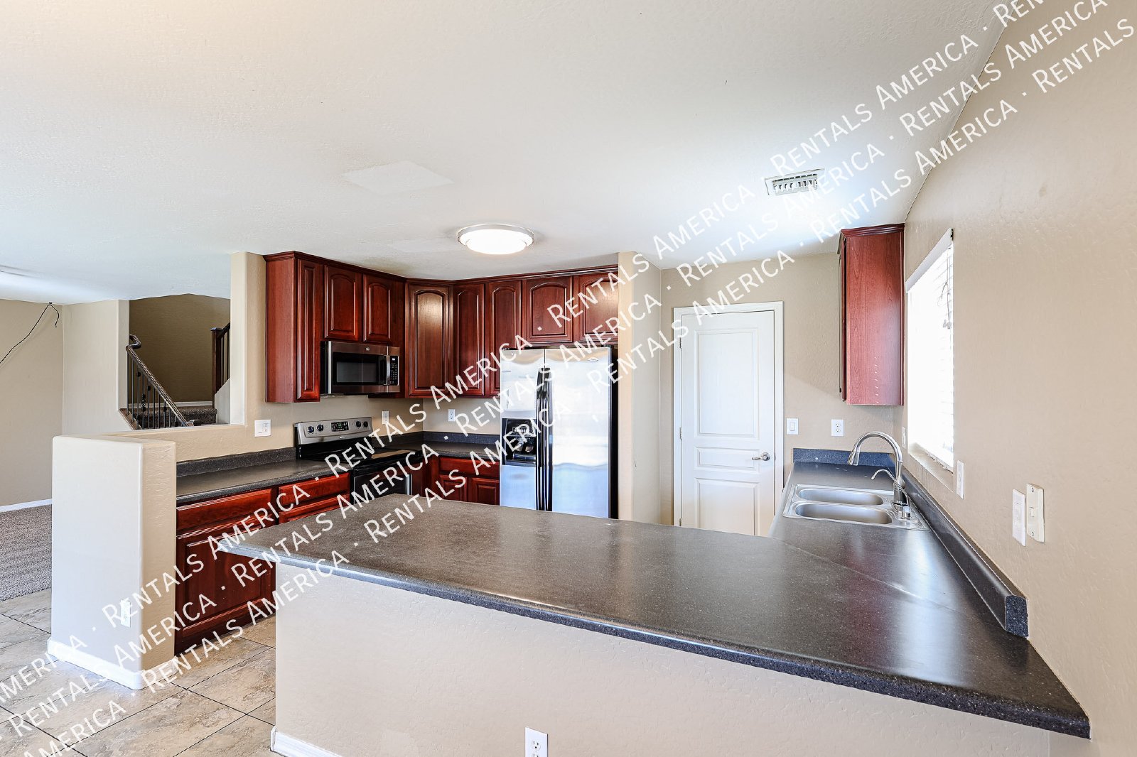 Spacious 4 Bd / 2.5 Ba home with large loft and a den!!! property image