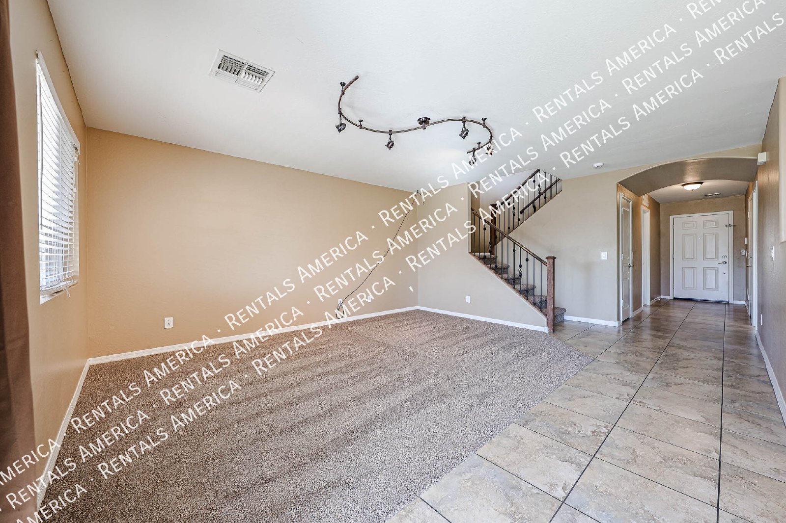 Spacious 4 Bd / 2.5 Ba home with large loft and a den!!! property image